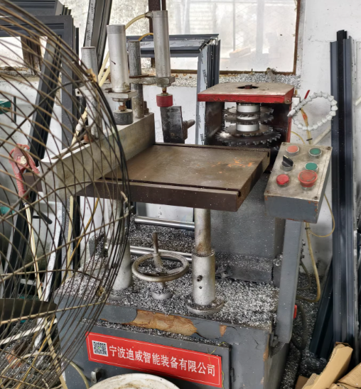 苏州地区工厂处理门窗加工设备14台