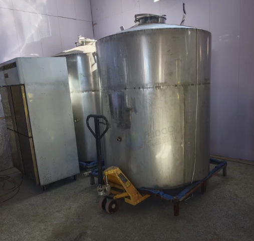 双鸭山地区工厂处理不锈钢储罐两只