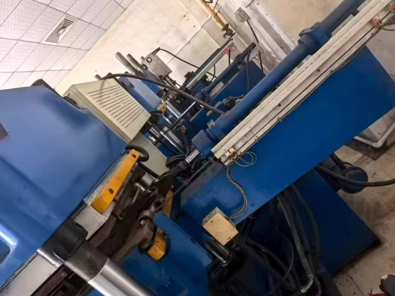 东莞地区工厂处理硫化硅胶油压机2台200吨