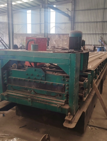 烟台地区工厂处理c型钢机 820角驰压瓦机 岩棉泡沫复合机一体机