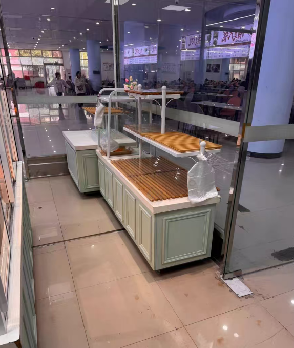 娄底地区店铺处理商用烤箱、搅拌机、展示柜、冷藏柜、货架、烤盘车、和面机等面包店全套设备