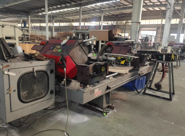 扬州地区工厂处理双头锯床5台、铝边框自动线2条、流水线传输带输送带4条