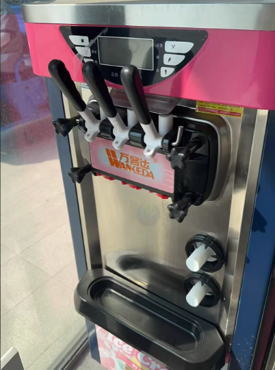 南京地区处理蛋糕店全套设备、空调5个