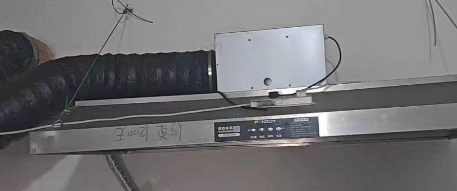 赤峰地区处理麻辣烫展示柜、四开门冰柜、和面机、消毒柜、油烟机等