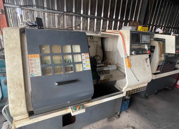 泰州地区工厂处理瑞远CK6130数控车床2台、SK320数控车床1台