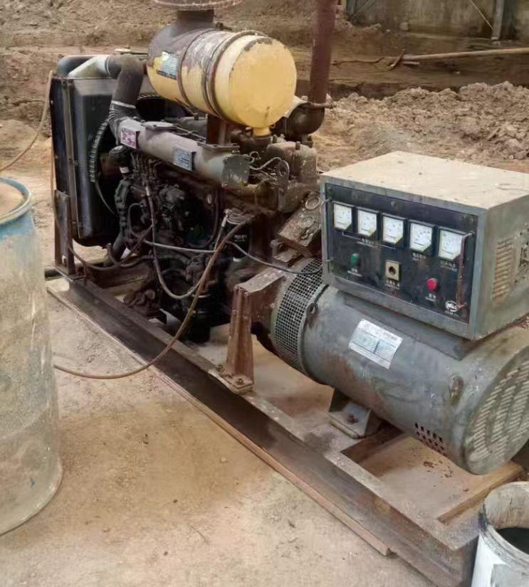 铜陵地区工地处理移动箱式破碎机、两台柴油发电机