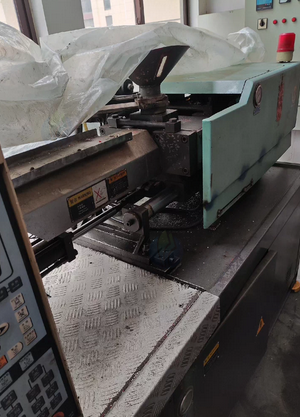 衢州地区处理工厂搬迁处理立式混合机颗粒烘干搅拌机、塑料颗粒连续抛光机、喂料机、注塑机等