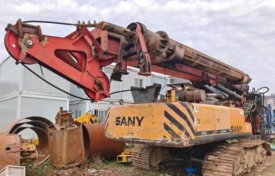 成都地区处理19年三一旋挖机、中联10吨4节吊机