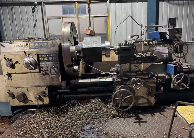 盐城地区工厂处理星火61125*3米车床