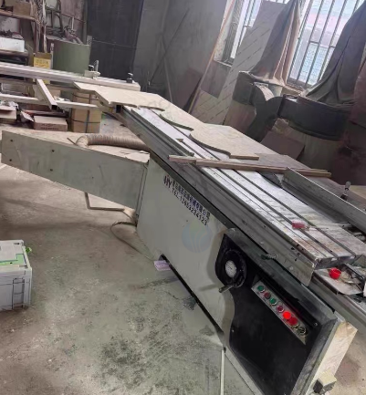 大连地区处理数控开料机、封边机、修边机、侧孔机、异型封边机、铰链钻、无尘铰链钻、叉车、空压机等