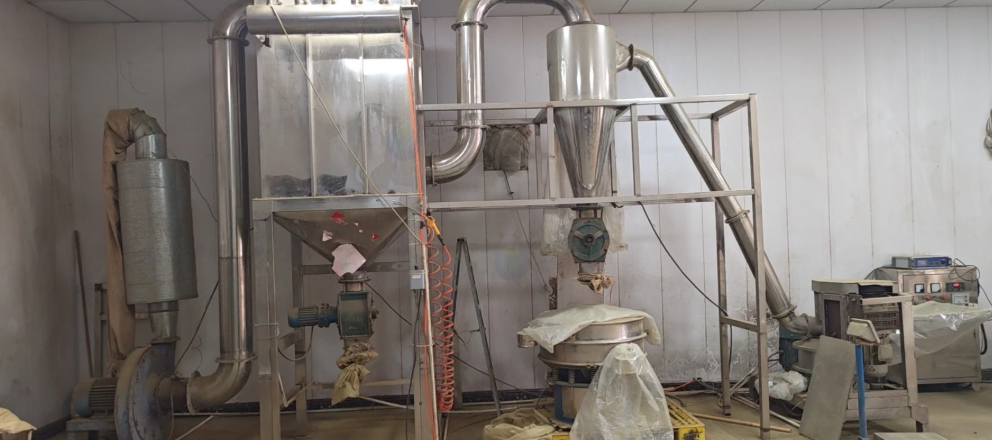 泰州地区工厂处理超威粉碎机+低温破壁机+8头包装机