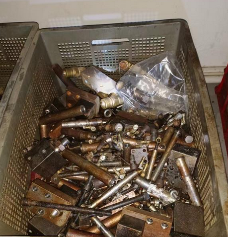 镇江地区工厂处理350焊机、模具配件等