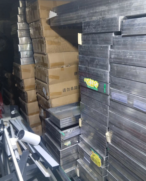 上海地区生鲜店处理猪肉展示柜、蔬菜水果架、空调等