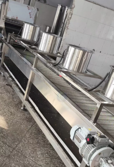 苏州地区工厂处理3米油炸线1台、3米冷却线1台、1.5吨储油罐1个