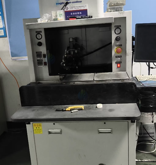 南通地区工厂处理鹰眼E101点胶机1台、激光擦板机1台、ASM两台