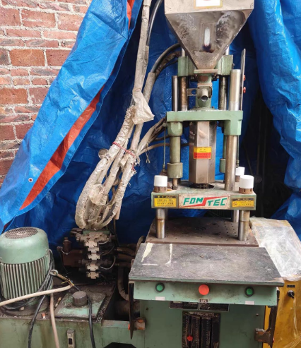 广州地区处理2台立式注塑机