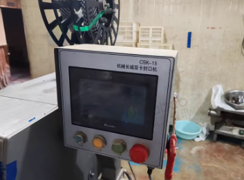 青岛地区工厂处理1000斤滚揉机 6000型自动灌肠机 420拉伸膜包装机 长城打卡机