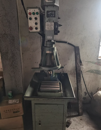 苏州地区工厂处理浙江华星0640小数控车床2台、台湾雅力大4轴液压钻孔机1台