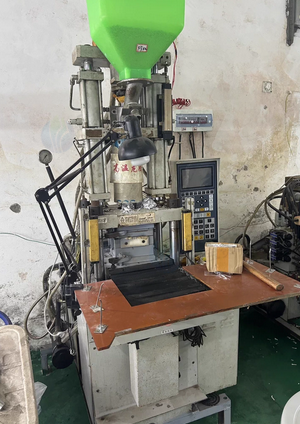 南宁地区工厂处理立式滑板注塑机