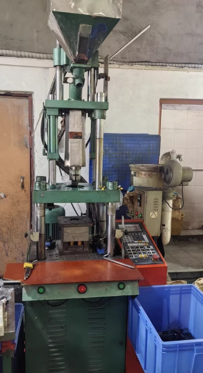 东莞地区个人处理闲置立式注塑机30吨