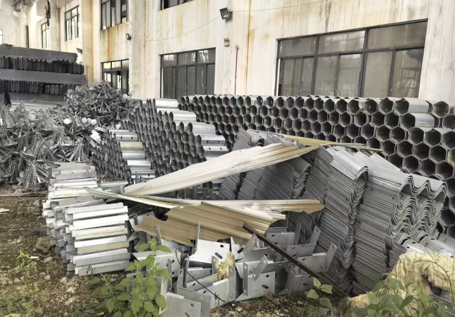 供应：一批高速公路上扶栏板