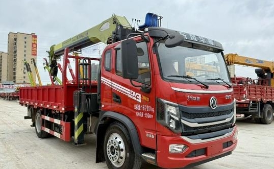 随州地区处理东风短轴距单桥配昊天8吨5节随车吊