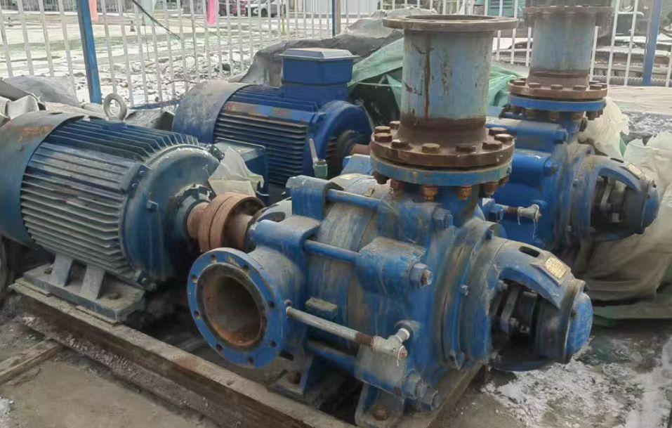兰州地区工地处理多级泵、三相异步电动机一套，带动力柜