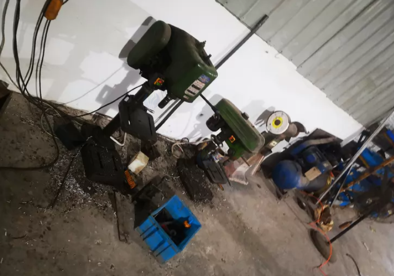 温州地区处理台钻1台、攻丝机1台、砂轮机1台、空压机1台