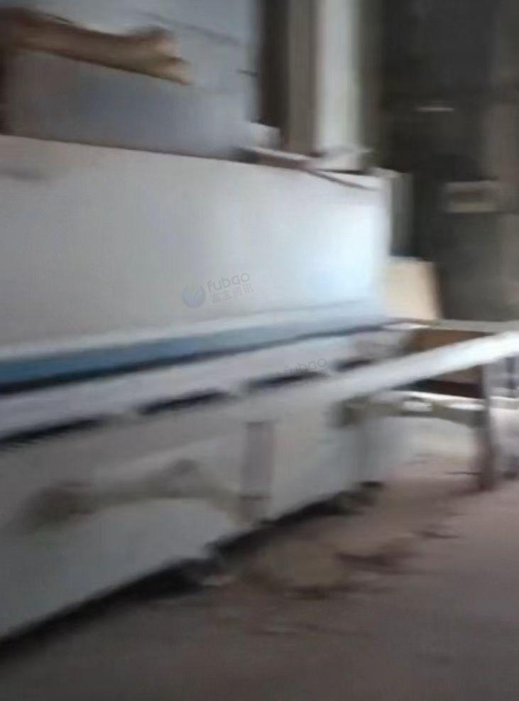 郑州地区处理开料机、封边机、侧孔机、螺杆机等屋定制整套设备