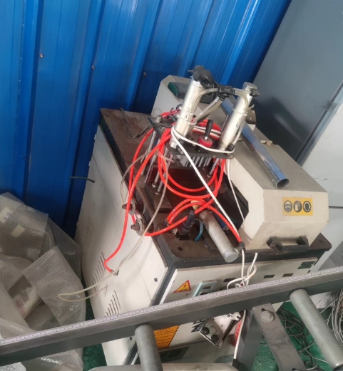 成都地区处理金立星仿型铣斜切锯门窗加工切割机