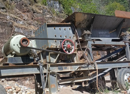 文山地区处理制沙机、装载机