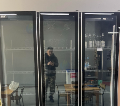 咸阳地区店铺处理菜柜、双温冰箱、酒柜、5P空调等