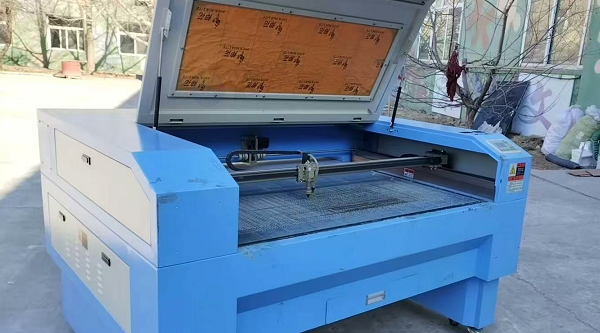 保定地区处理激光机样机两台