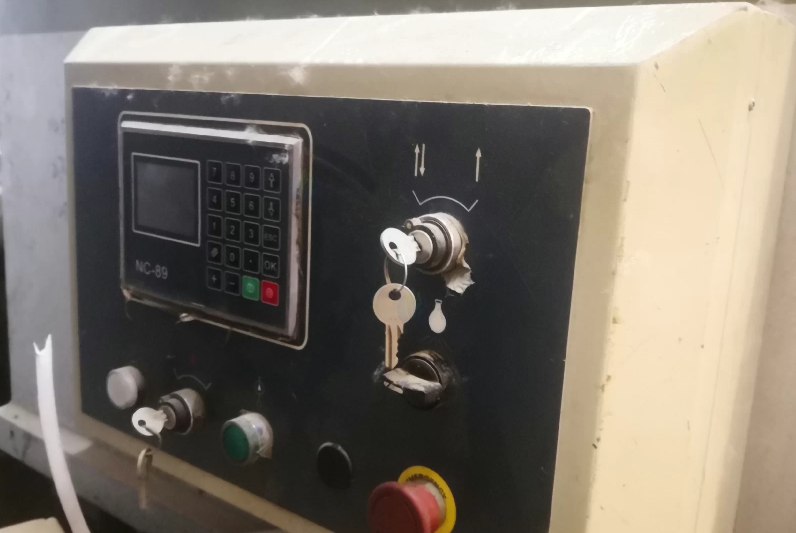 淮安地区工厂处理100T3.2m剪板折弯一套