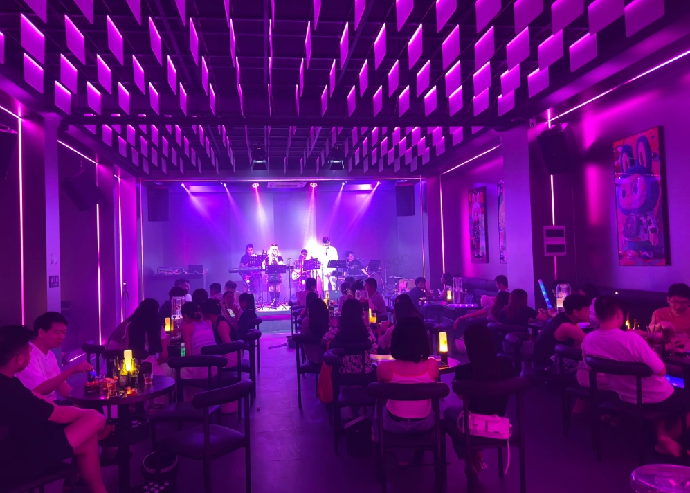 佛山地区处理音响设备、舞台灯光带数控台、吧台冰箱、3台5匹格力空调等