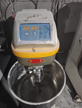 泰安地区处理和面机 醒箱 银鹰压面机 燃气烤箱 电饼铛等全套设备