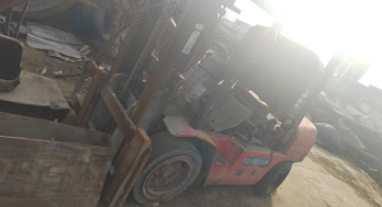 菏泽地区处理2辆报废叉车