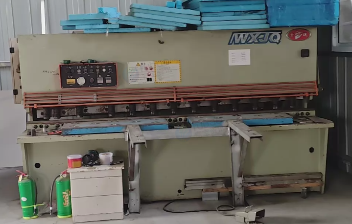 无锡地区工厂处理QC12Y-16x2.5液压摆式剪板机1台、液压折弯机1台