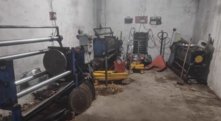 株洲地区油坊处理卧式榨油机、压饼机、打粉机、12千瓦蒸汽发生器、花生剥壳机等