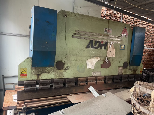 常州地区工厂处理剪折机2台、杨力冲床5台