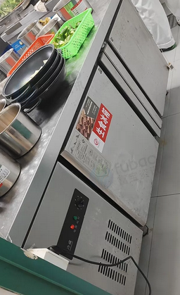 南昌地区处理4门冰柜、生食冰箱操作台、四头电磁炉、天然气煮面炉和消毒柜