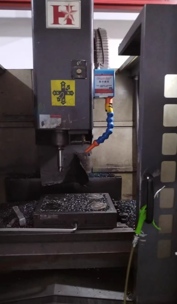 东莞地区处理工厂CNC1060、捷豹空压机一套、大型龙门机CNC刀库