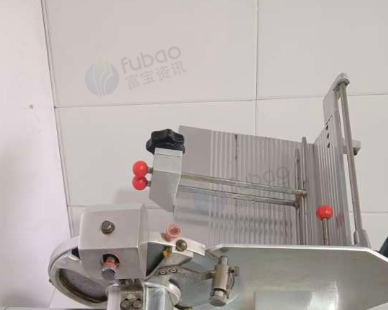 通辽地区处理两台真空包装机、刨肉机、五匹柜机空调、卧式冷柜、餐桌椅等