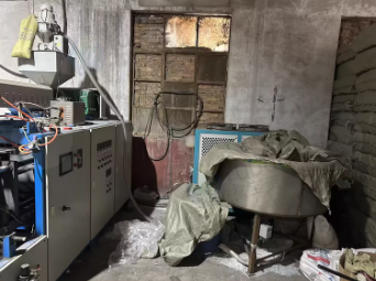 潍坊地区处理2台5匹冷水机 森恒模内贴标机