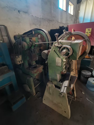 南宁地区工厂处理1.5米折弯机、3.2米剪板机、双工位液压冲床等