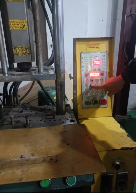 东莞地区个人处理天成机械四柱液压机