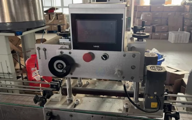 西安地区日化厂处理灌装生产线处理、锁盖机、贴标机、喷码机、封箱机等