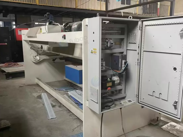 常州市地区工厂处理100T3200数控折弯机1台、6*3200数控剪板机1台