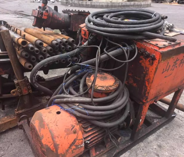 毕节地区处理山东祥德3200分体式钻机3台、1900分体式钻机1台