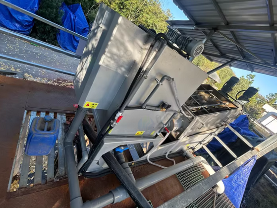 十堰地区处理1批油桶、振动筛、压滤机、全自动给药机等